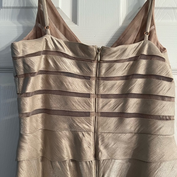 Elegant Adrianna Papell crepe layered dress & jacket. size 8. beige silver gold - Picture 8 of 15